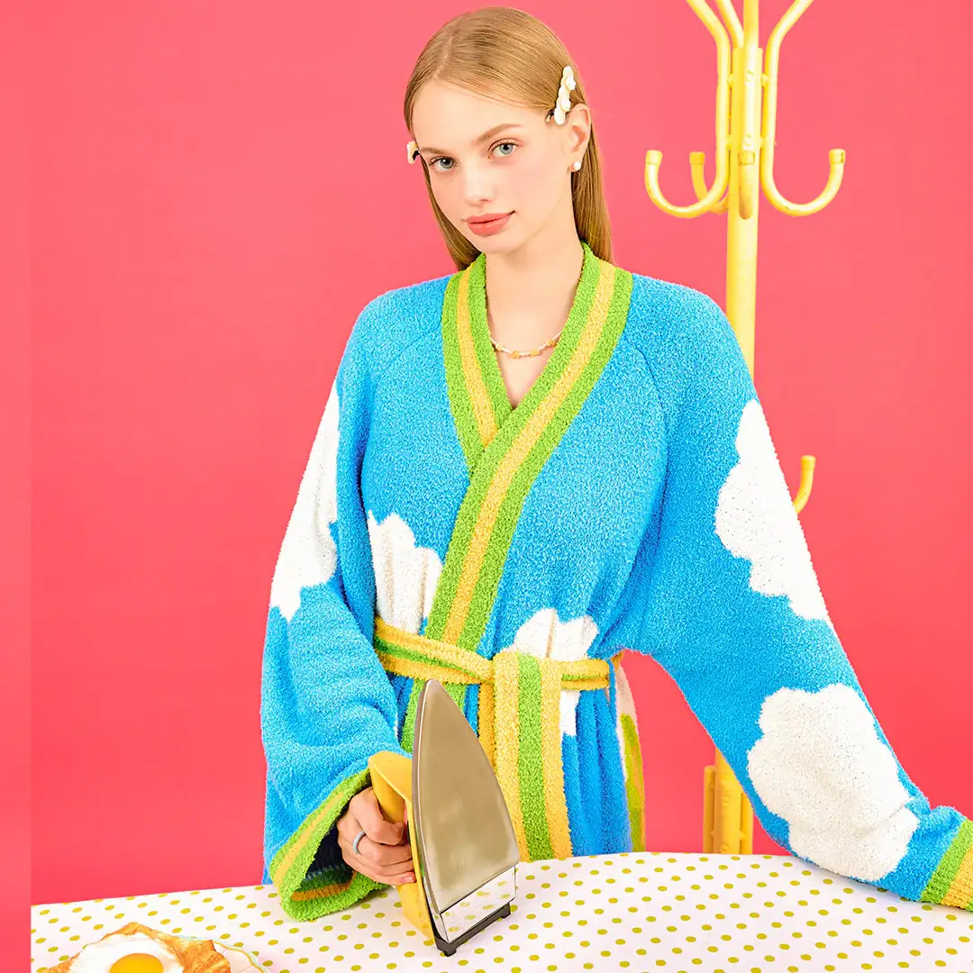 Wiggle Wiggle - Land of Love Lounge Robe - Image 4